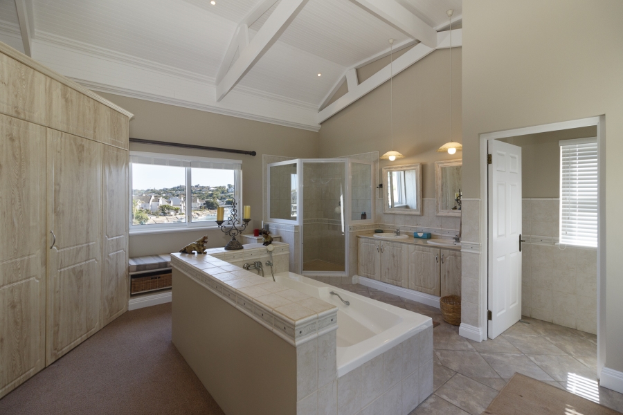 6 Bedroom Property for Sale in Royal Alfred Marina Eastern Cape